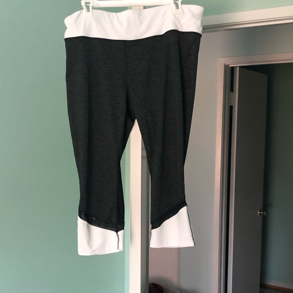 Exercise capri leggings.